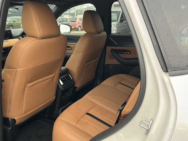 マツダ ＣＸ－６０ XD HV プレミアムスポーツ 道東・釧路十勝 2023(令5)年 7.7万km ロジウムホワイトプレミアムメタリック 4WD/純正革シート(黄土色)　/サンルーフ　/純正１２インチSDナビ　/(AM/FM/フルセグＴＶ/ＤＶＤ再生/Ｂｌｕｅｔｏｏｔｈ接続)/ＢＯＳＥプレミアムサウンドスピーカー　/全方位カメラ　/前後ドライブレコーダー　/ＥＴＣ　/前席パワーシート　/全席シートヒーター/前席エアシート/ステアリングヒーター/電動パーキングブレーキ/マツダ・レーダー・クルーズ・コントロール/パドルシフト/前後コーナーセンサー/レーンアシスト/スマート・シティ・ブレーキ・サポート/横滑り防止装置/アイドリングストップ/スマートキー/プッシュスタート/純正LEDヘッドライト/純正フロアマット/社外18インチアルミホイール/サマータイヤ積み込み/・235/50/R20/・純正アルミホイール/・溝3ミリ