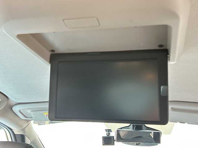 日産 セレナ ハイウェイスター V 広島県 2023(令5)年 2.8万km プリズムホワイト 禁煙/エマージェンシーブレーキ/車線逸脱警報/プロパイロット/ふらつき警報/踏み間違え防止/標識認識/先行車発進告知/コーナーセンサー/BSW/純正９型ナビ（MM222D-L）/・フルセグ/Bluetooth/SD/アラウンドビューモニター/純正フリップダウンモニター/両側パワースライドドア/革巻きステアリング/パドルシフト/LEDヘッドライト/フォグランプ/オートライト/電動パーキングブレーキ/オートホールド/ヘッドライトレベライザー/スマートキー/プッシュスタート/スペアキー/ドライブレコーダー（DC-XR2）/ETC/純正１６インチアルミホイール