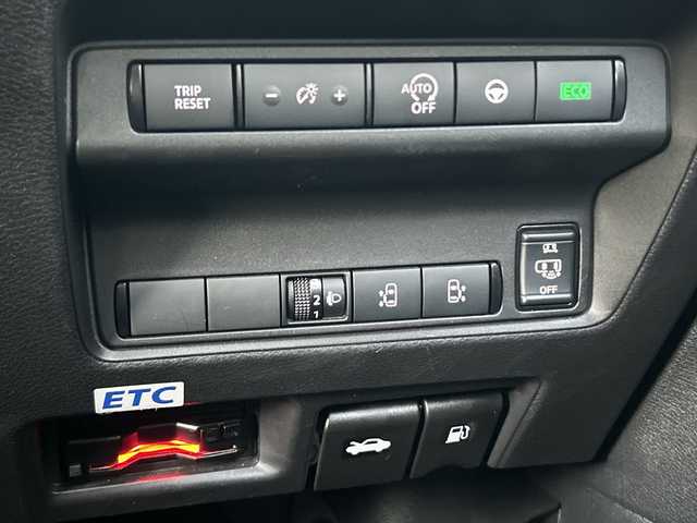 日産 セレナ ハイウェイスター V 広島県 2023(令5)年 2.8万km プリズムホワイト 禁煙/エマージェンシーブレーキ/車線逸脱警報/プロパイロット/ふらつき警報/踏み間違え防止/標識認識/先行車発進告知/コーナーセンサー/BSW/純正９型ナビ（MM222D-L）/・フルセグ/Bluetooth/SD/アラウンドビューモニター/純正フリップダウンモニター/両側パワースライドドア/革巻きステアリング/パドルシフト/LEDヘッドライト/フォグランプ/オートライト/電動パーキングブレーキ/オートホールド/ヘッドライトレベライザー/スマートキー/プッシュスタート/スペアキー/ドライブレコーダー（DC-XR2）/ETC/純正１６インチアルミホイール