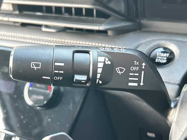 日産 セレナ ハイウェイスター V 広島県 2023(令5)年 2.8万km プリズムホワイト 禁煙/エマージェンシーブレーキ/車線逸脱警報/プロパイロット/ふらつき警報/踏み間違え防止/標識認識/先行車発進告知/コーナーセンサー/BSW/純正９型ナビ（MM222D-L）/・フルセグ/Bluetooth/SD/アラウンドビューモニター/純正フリップダウンモニター/両側パワースライドドア/革巻きステアリング/パドルシフト/LEDヘッドライト/フォグランプ/オートライト/電動パーキングブレーキ/オートホールド/ヘッドライトレベライザー/スマートキー/プッシュスタート/スペアキー/ドライブレコーダー（DC-XR2）/ETC/純正１６インチアルミホイール