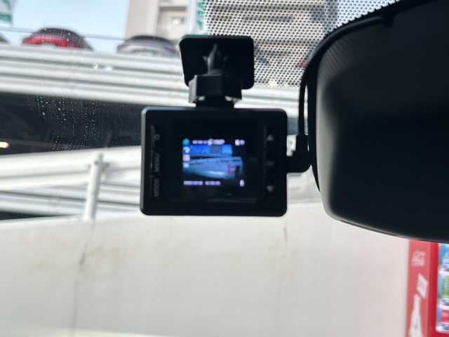 日産 セレナ ハイウェイスター V 広島県 2023(令5)年 2.8万km プリズムホワイト 禁煙/エマージェンシーブレーキ/車線逸脱警報/プロパイロット/ふらつき警報/踏み間違え防止/標識認識/先行車発進告知/コーナーセンサー/BSW/純正９型ナビ（MM222D-L）/・フルセグ/Bluetooth/SD/アラウンドビューモニター/純正フリップダウンモニター/両側パワースライドドア/革巻きステアリング/パドルシフト/LEDヘッドライト/フォグランプ/オートライト/電動パーキングブレーキ/オートホールド/ヘッドライトレベライザー/スマートキー/プッシュスタート/スペアキー/ドライブレコーダー（DC-XR2）/ETC/純正１６インチアルミホイール