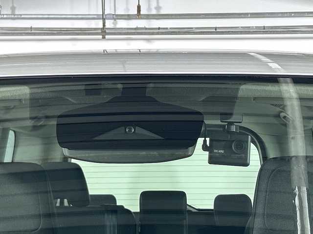 日産 セレナ ハイウェイスター V 広島県 2023(令5)年 2.8万km プリズムホワイト 禁煙/エマージェンシーブレーキ/車線逸脱警報/プロパイロット/ふらつき警報/踏み間違え防止/標識認識/先行車発進告知/コーナーセンサー/BSW/純正９型ナビ（MM222D-L）/・フルセグ/Bluetooth/SD/アラウンドビューモニター/純正フリップダウンモニター/両側パワースライドドア/革巻きステアリング/パドルシフト/LEDヘッドライト/フォグランプ/オートライト/電動パーキングブレーキ/オートホールド/ヘッドライトレベライザー/スマートキー/プッシュスタート/スペアキー/ドライブレコーダー（DC-XR2）/ETC/純正１６インチアルミホイール