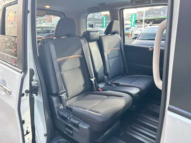 日産 セレナ ハイウェイスター V 広島県 2023(令5)年 2.8万km プリズムホワイト 禁煙/エマージェンシーブレーキ/車線逸脱警報/プロパイロット/ふらつき警報/踏み間違え防止/標識認識/先行車発進告知/コーナーセンサー/BSW/純正９型ナビ（MM222D-L）/・フルセグ/Bluetooth/SD/アラウンドビューモニター/純正フリップダウンモニター/両側パワースライドドア/革巻きステアリング/パドルシフト/LEDヘッドライト/フォグランプ/オートライト/電動パーキングブレーキ/オートホールド/ヘッドライトレベライザー/スマートキー/プッシュスタート/スペアキー/ドライブレコーダー（DC-XR2）/ETC/純正１６インチアルミホイール