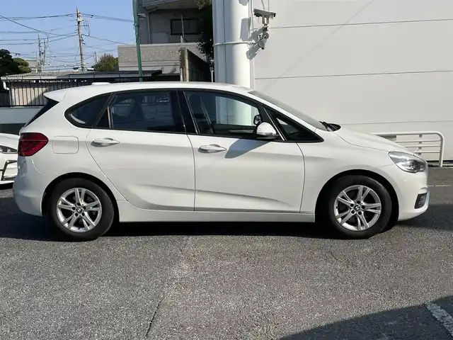 ＢＭＷ ２１８ｉ アクティブツアラー 東京都 2015(平27)年 2.8万km アルピンホワイトⅢ ワンオーナー/インテリジェントセーフティ/レーンディパーチャーウォーニング/純正ナビ/CD/DVD/Bluetooth/バックカメラ/ステアリングスイッチ/クルーズコントロール/純正ミラー内臓ETC/プッシュエンジンスターター/スマートキー×２個/バックソナー/キセノンヘッドライト/フォグランプ/純正16インチアルミホイール/サイド/カーテンエアバッグ/ダブルエアバッグ/ABS/取扱説明書/保証書/H２８，２９，３０，R１，２，３，４，５，６/BMWディーラー整備記録簿あり