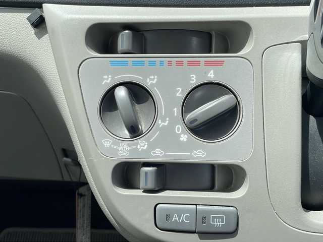 ダイハツ ミラ イース Xf スマートセレクションSA 岩手県 2014(平26)年 5万km ブライトシルバーメタリック AM/FM/CD/純正オーディオ/ABS/衝突被害軽減ブレーキ/横滑り防止装置/アイドリングストップ/電動格納ミラー/純正ホイールキャップ/純正フロアマット/純正ドアバイザー/保証書/取扱説明書