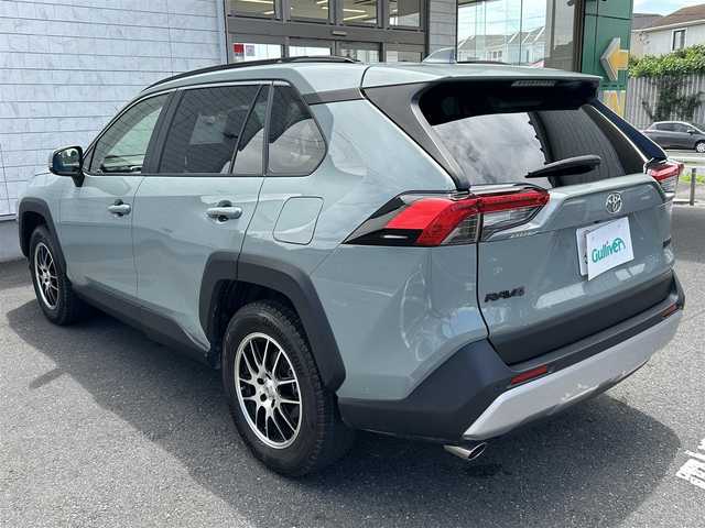 トヨタ ＲＡＶ４ アドベンチャー 埼玉県 2023(令5)年 2.7万km アーバンカーキ サンルーフ/4WD/純正ディスプレイオーディオ/（フルセグTV/AM/FM/Miracast/BT）/トヨタセーフティーセンス/・オートマチックハイビーム/・レーダークルーズコントロール/・レーンキープアシスト/バックカメラ/フロントカメラ/アラウンドビューモニター/電動リアゲート/ビルドインETC2.0/BSM/コーナーセンサー前後/MTモード付AT/D席メモリー付きパワーシート/前席エアーシート/純正フロアマット/純正17インチAW（4本車載）/横滑り防止/革巻きステアリング/ステアリングヒーター/ステアリングスイッチ/電子パーキング/電格格納ミラー/Pスタート/スマートキー１本/車両/ナビ取扱説明書/保証書
