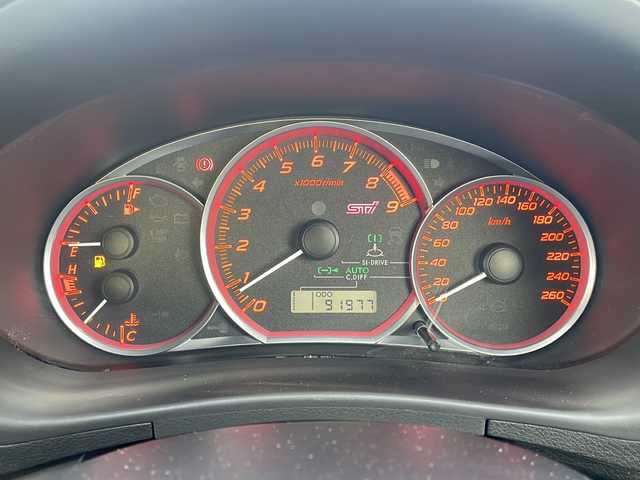 スバル インプレッサ ＷＲＸ STi 青森県 2011(平23)年 9.2万km サテンホワイトパール 4WD・ターボ/社外オーディオ/アルカンターラ/革コンビシート/運転席パワーシート/ETC/前後ドライブレコーダー/純正フロアマット/プッシュスタート/スマートキー/HIDヘッドライト/フォグランプ/OP BBS製純正18インチアルミ