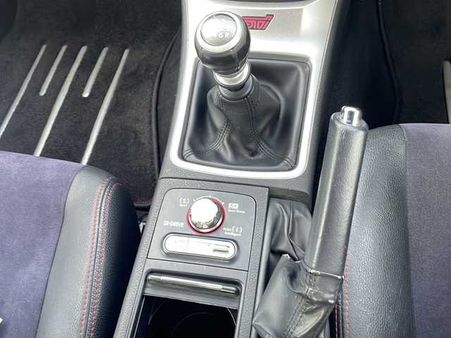 スバル インプレッサ ＷＲＸ STi 青森県 2011(平23)年 9.2万km サテンホワイトパール 4WD・ターボ/社外オーディオ/アルカンターラ/革コンビシート/運転席パワーシート/ETC/前後ドライブレコーダー/純正フロアマット/プッシュスタート/スマートキー/HIDヘッドライト/フォグランプ/OP BBS製純正18インチアルミ