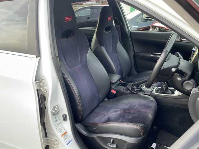 スバル インプレッサ ＷＲＸ STi 青森県 2011(平23)年 9.2万km サテンホワイトパール 4WD・ターボ/社外オーディオ/アルカンターラ/革コンビシート/運転席パワーシート/ETC/前後ドライブレコーダー/純正フロアマット/プッシュスタート/スマートキー/HIDヘッドライト/フォグランプ/OP BBS製純正18インチアルミ
