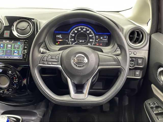 日産 ノート e－パワー X 栃木県 2018(平30)年 4.4万km インペリアルアンバーP 純正ナビ(MM317D-W)/(Bluetooth・CD・DVD)/全方位カメラ/バックカメラ/エマージェンシーブレーキ/レーンキープアシスト/前後コーナーセンサー/前方ドライブレコーダー/禁煙車/LEDヘッドライト/オートライト/ETC/スマートキー/サマータイヤ積込/社外アルミホイール/純正フロアマット