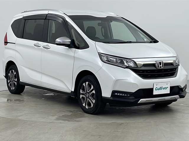 ホンダ フリード クロスター ホンダセンシング 道央・札幌 2020(令2)年 5.8万km プラチナホワイトパール ・ワンオーナー/・寒冷地仕様/・純正ナビ&CD&DVD&BT/・バックカメラ/・ホンダセンシング/・衝突被害軽減ブレーキ/・誤発進抑制機能/・後方誤発進抑制機能/・歩行者事故低減ステアリング/・路外逸脱抑制機能/・クルーズコントロール/・車線維持支援システム/・トラフィックジャムアシスト/・先行車発進お知らせ機能/・標識認識機能/・パーキングセンサーシステム/・横滑り防止装置/・アイドリングストップ/・ECONボタン/・純正前後ドライブレコーダー/・ビルトインETC/・前席シートヒーター/・ハーフレザーシート/・ルーフレール/・革巻きステアリング/・プッシュスタート/・純正フロアマット/・LEDヘッドライト/・フォグランプ/・オートライト/・スマートキー/・スペアキー/・社外AWスタッドレスタイヤ/・保証書/・取扱説明書