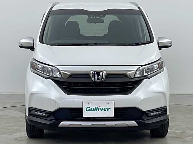 ホンダ フリード クロスター ホンダセンシング 道央・札幌 2020(令2)年 5.8万km プラチナホワイトパール ・ワンオーナー/・寒冷地仕様/・純正ナビ&CD&DVD&BT/・バックカメラ/・ホンダセンシング/・衝突被害軽減ブレーキ/・誤発進抑制機能/・後方誤発進抑制機能/・歩行者事故低減ステアリング/・路外逸脱抑制機能/・クルーズコントロール/・車線維持支援システム/・トラフィックジャムアシスト/・先行車発進お知らせ機能/・標識認識機能/・パーキングセンサーシステム/・横滑り防止装置/・アイドリングストップ/・ECONボタン/・純正前後ドライブレコーダー/・ビルトインETC/・前席シートヒーター/・ハーフレザーシート/・ルーフレール/・革巻きステアリング/・プッシュスタート/・純正フロアマット/・LEDヘッドライト/・フォグランプ/・オートライト/・スマートキー/・スペアキー/・社外AWスタッドレスタイヤ/・保証書/・取扱説明書