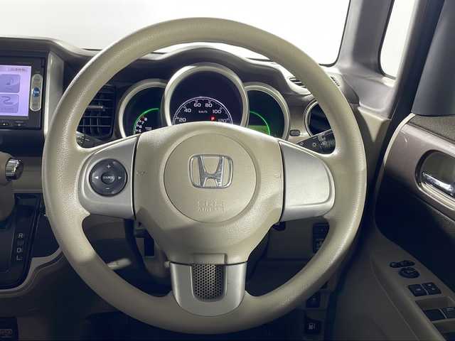 ホンダ Ｎ ＢＯＸ G Lパッケージ 沖縄県 2014(平26)年 5.6万km プレミアムブロンズパール 禁煙車　/純正７インチナビ/【ＣＤ／ＤＶＤ／ＡＭ／ＦＭ／ＢＴ／ワンセグＴＶ】　/片側パワースライドドア　/電動格納ミラー　/横滑り防止装置　/盗難防止装置　/１４インチ純正アルミ/純正フロアマット　/スマートキー