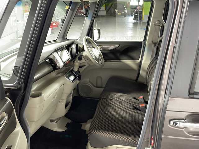 ホンダ Ｎ ＢＯＸ G Lパッケージ 沖縄県 2014(平26)年 5.6万km プレミアムブロンズパール 禁煙車　/純正７インチナビ/【ＣＤ／ＤＶＤ／ＡＭ／ＦＭ／ＢＴ／ワンセグＴＶ】　/片側パワースライドドア　/電動格納ミラー　/横滑り防止装置　/盗難防止装置　/１４インチ純正アルミ/純正フロアマット　/スマートキー