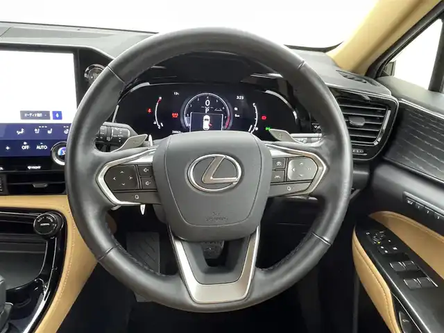 レクサス ＮＸ 250 バージョンL 熊本県 2023(令5)年 2.8万km グラファイトブラックガラスフレーク ワンオーナー　/純正14インチディスプレイオーディオ（ＡｐｐｌＣａｒＰｌａｙ・ＡｎｄｒｏｉｄＡｕｔｏ・ＢＴ・フルセグ・ＵＳＢ）/アラウンドビューモニター　/レクサスセーフティシステム/・プリクラッシュセーフティ/・プロアクティブドライビングアシスト/・レーンキープアシスト/・ロードサインアシスト/・ブラインドスポットモニター/・リアクロストラフィックアラート/・アダブティブクルーズコントロール/・先行車発進お知らせ機能/・オートハイビーム/横滑り防止/全席シートヒーター　/前席エアーシート　/前後クリアランスソナー/パワーバックドア/ステアリングヒーター/ヘッドアップディスプレイ/レザーシート/純正フロアマット/純正２０インチAW/オートライト/オートマチックハイビーム/フォグライト/スマートキー/プッシュスタート/スペアキー1本
