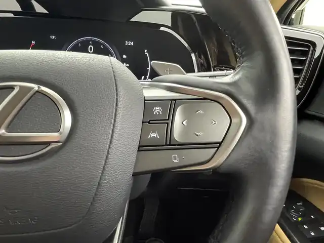 レクサス ＮＸ 250 バージョンL 熊本県 2023(令5)年 2.8万km グラファイトブラックガラスフレーク ワンオーナー　/純正14インチディスプレイオーディオ（ＡｐｐｌＣａｒＰｌａｙ・ＡｎｄｒｏｉｄＡｕｔｏ・ＢＴ・フルセグ・ＵＳＢ）/アラウンドビューモニター　/レクサスセーフティシステム/・プリクラッシュセーフティ/・プロアクティブドライビングアシスト/・レーンキープアシスト/・ロードサインアシスト/・ブラインドスポットモニター/・リアクロストラフィックアラート/・アダブティブクルーズコントロール/・先行車発進お知らせ機能/・オートハイビーム/横滑り防止/全席シートヒーター　/前席エアーシート　/前後クリアランスソナー/パワーバックドア/ステアリングヒーター/ヘッドアップディスプレイ/レザーシート/純正フロアマット/純正２０インチAW/オートライト/オートマチックハイビーム/フォグライト/スマートキー/プッシュスタート/スペアキー1本