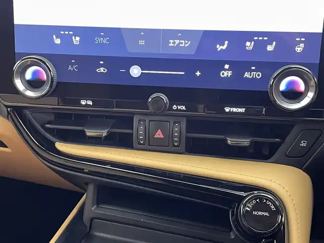 レクサス ＮＸ 250 バージョンL 熊本県 2023(令5)年 2.8万km グラファイトブラックガラスフレーク ワンオーナー　/純正14インチディスプレイオーディオ（ＡｐｐｌＣａｒＰｌａｙ・ＡｎｄｒｏｉｄＡｕｔｏ・ＢＴ・フルセグ・ＵＳＢ）/アラウンドビューモニター　/レクサスセーフティシステム/・プリクラッシュセーフティ/・プロアクティブドライビングアシスト/・レーンキープアシスト/・ロードサインアシスト/・ブラインドスポットモニター/・リアクロストラフィックアラート/・アダブティブクルーズコントロール/・先行車発進お知らせ機能/・オートハイビーム/横滑り防止/全席シートヒーター　/前席エアーシート　/前後クリアランスソナー/パワーバックドア/ステアリングヒーター/ヘッドアップディスプレイ/レザーシート/純正フロアマット/純正２０インチAW/オートライト/オートマチックハイビーム/フォグライト/スマートキー/プッシュスタート/スペアキー1本