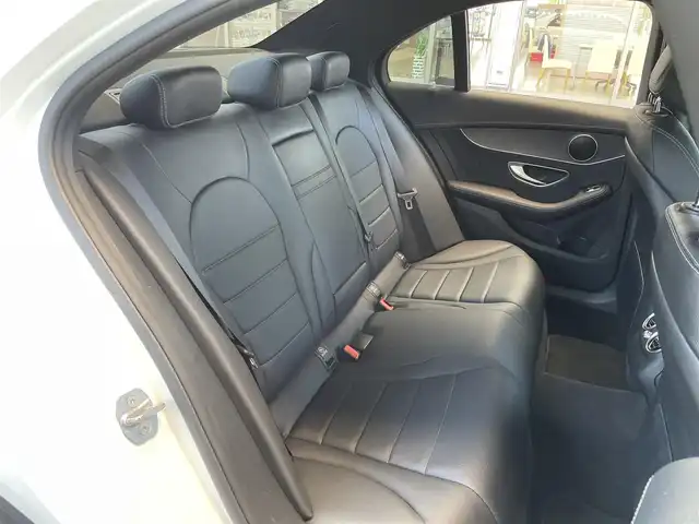 メルセデス・ベンツ Ｃ２００ アバンギャルド AMGライン 宮城県 2018(平30)年 2.5万km ポーラホワイト /純正メモリナビ//CD/DVD/BT/SD/フルセグテレビ//バックカメラ//レーダークルーズコントロール//パドルシフト//レーンキープアシスト//ステアリングパイロット//ブラインドスポットモニター//レザーシート//前席パワーシート/シートヒーター//LEDヘッドライト//スマートキーx2