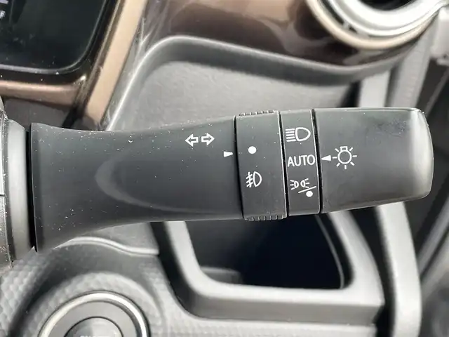 スズキ クロスビー HYBRID MZ 道央・札幌 2023(令5)年 7.9万km プレミアムシルバーメタリック ドラレコ　/LEDライト　/ダウンヒルアシスト　/TYPE-C充電　/ドアハンドルプロテクター　/プッシュスタート　/スマートキー　/スペアキー×２　/積込社外AWタイヤ（サマー４本、スタッドレス４本）/ステアリングスイッチ/パーキングセンサー/レーンキープアシスト/プリクラッシュセーフティー/ACC/パドルシフト/オートライト/電動格納ミラー/シートヒーター(D/N)/イモビライザー/CD/DVD/SD/USB/Bluetooth/フルセグ/FM/AM/ベースキャリア/SNOWモード/SPORTモード