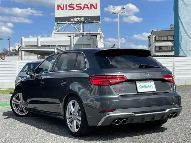 アウディ Ｓ３ スポーツバック 兵庫県 2017(平29)年 1.4万km デイトナグレーパールエフェクト 外部検査実施済み/・ワンオーナー/・S3専用カラー「デイトナグレーパールエフェクト」/・OP アシスタンスパッケージ//AUDIサイドアシスト//AUDIアクティブレーンアシスト//トラフィックジャムアシスト//リヤクロストラフィックアシスト//AUDIプレセンス//ハイビームアシスト/・OP アウディマグネティックライド/・OP マトリクスLEDヘッドライト/・OP カラードブレーキキャリパー（レッド）/・バーチャルコックピット/・純正MMIナビ/・地デジ/DVD/BT/USB/AUX/・ステアリングリモコン/・バックカメラ/・純正18インチAW/・ハーフレザーシート/・前席電動/ヒーター/・アダプティブクルーズコントロール/・AUDIドライブセレクト/・AUDIパーキングエイド（コーナーセンサー）/・アイドリングストップ/・ETC/・H30/R1/2/4/6年正規ディーラー点検記録簿
