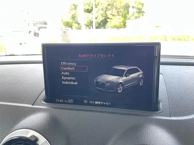 アウディ Ｓ３ スポーツバック 兵庫県 2017(平29)年 1.4万km デイトナグレーパールエフェクト 外部検査実施済み/・ワンオーナー/・S3専用カラー「デイトナグレーパールエフェクト」/・OP アシスタンスパッケージ//AUDIサイドアシスト//AUDIアクティブレーンアシスト//トラフィックジャムアシスト//リヤクロストラフィックアシスト//AUDIプレセンス//ハイビームアシスト/・OP アウディマグネティックライド/・OP マトリクスLEDヘッドライト/・OP カラードブレーキキャリパー（レッド）/・バーチャルコックピット/・純正MMIナビ/・地デジ/DVD/BT/USB/AUX/・ステアリングリモコン/・バックカメラ/・純正18インチAW/・ハーフレザーシート/・前席電動/ヒーター/・アダプティブクルーズコントロール/・AUDIドライブセレクト/・AUDIパーキングエイド（コーナーセンサー）/・アイドリングストップ/・ETC/・H30/R1/2/4/6年正規ディーラー点検記録簿