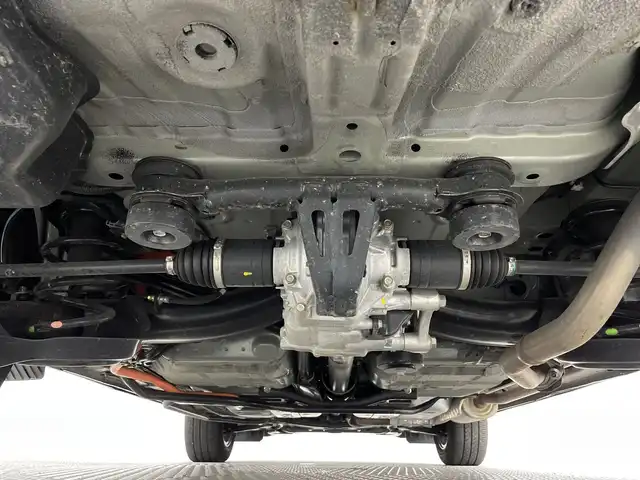 ホンダ ヴェゼル ハイブリッド e:HEV X 新潟県 2024(令6)年 8万km メテオロイドグレーメタリック 4WD/CMBS/純正SDナビ/　CD/DVD/Bluetooth/フルセグTV/バックカメラ/レーダークルーズコントロール/LEDヘッドライト/フォグランプ/シートヒーター/純正16インチアルミホイール/パドルシフト/チップアップシート/レーンキープアシスト/踏み間違い衝突軽減システム/前後ドラレコ/サイドミラーヒーター/電格ミラー/ウィンカーミラー/スマートキー/ビルトインETC
