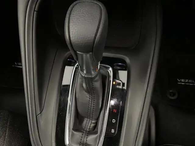 ホンダ ヴェゼル ハイブリッド e:HEV X 新潟県 2024(令6)年 8万km メテオロイドグレーメタリック 4WD/CMBS/純正SDナビ/　CD/DVD/Bluetooth/フルセグTV/バックカメラ/レーダークルーズコントロール/LEDヘッドライト/フォグランプ/シートヒーター/純正16インチアルミホイール/パドルシフト/チップアップシート/レーンキープアシスト/踏み間違い衝突軽減システム/前後ドラレコ/サイドミラーヒーター/電格ミラー/ウィンカーミラー/スマートキー/ビルトインETC