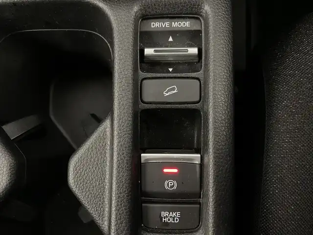ホンダ ヴェゼル ハイブリッド e:HEV X 新潟県 2024(令6)年 8万km メテオロイドグレーメタリック 4WD/CMBS/純正SDナビ/　CD/DVD/Bluetooth/フルセグTV/バックカメラ/レーダークルーズコントロール/LEDヘッドライト/フォグランプ/シートヒーター/純正16インチアルミホイール/パドルシフト/チップアップシート/レーンキープアシスト/踏み間違い衝突軽減システム/前後ドラレコ/サイドミラーヒーター/電格ミラー/ウィンカーミラー/スマートキー/ビルトインETC