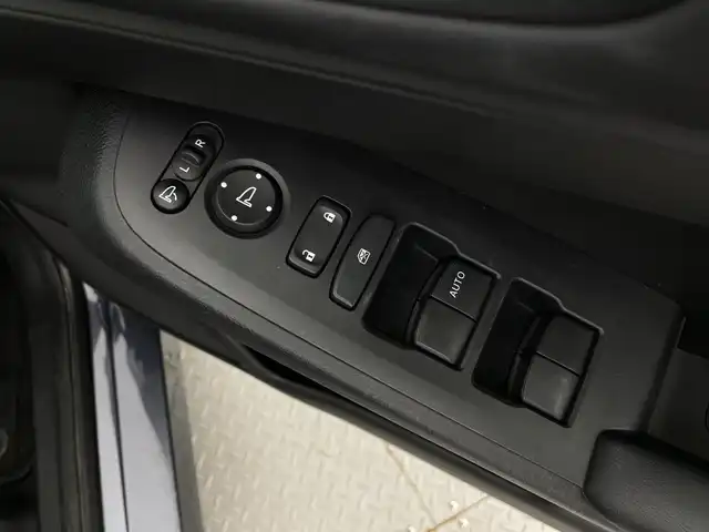 ホンダ ヴェゼル ハイブリッド e:HEV X 新潟県 2024(令6)年 8万km メテオロイドグレーメタリック 4WD/CMBS/純正SDナビ/　CD/DVD/Bluetooth/フルセグTV/バックカメラ/レーダークルーズコントロール/LEDヘッドライト/フォグランプ/シートヒーター/純正16インチアルミホイール/パドルシフト/チップアップシート/レーンキープアシスト/踏み間違い衝突軽減システム/前後ドラレコ/サイドミラーヒーター/電格ミラー/ウィンカーミラー/スマートキー/ビルトインETC