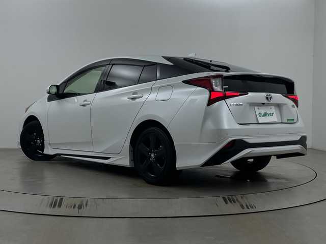 トヨタ プリウス S ツーリングセレ ブラックED 埼玉県 2022(令4)年 2.6万km プラチナホワイトパールマイカ 純正モデリスタエアロ/純正ナビ/(Bluetooth/USB/AM/FM)/地デジフルセグ/全方位カメラ/ETC2.0/AC100V/アダプティブクルーズコントロール/衝突軽減ブレーキ/車線逸脱警報/オートマチックハイビーム/クリアランスソナー/ドライブモードセレクト/運転席・助手席シートヒーター/プッシュスタート/ステアリングリモコン/ウィンカー・電動格納ミラー/フロントフォグランプ/純正ドアバイザー/純正17インチアルミホイール