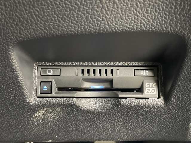 トヨタ プリウス S ツーリングセレ ブラックED 埼玉県 2022(令4)年 2.6万km プラチナホワイトパールマイカ 純正モデリスタエアロ/純正ナビ/(Bluetooth/USB/AM/FM)/地デジフルセグ/全方位カメラ/ETC2.0/AC100V/アダプティブクルーズコントロール/衝突軽減ブレーキ/車線逸脱警報/オートマチックハイビーム/クリアランスソナー/ドライブモードセレクト/運転席・助手席シートヒーター/プッシュスタート/ステアリングリモコン/ウィンカー・電動格納ミラー/フロントフォグランプ/純正ドアバイザー/純正17インチアルミホイール