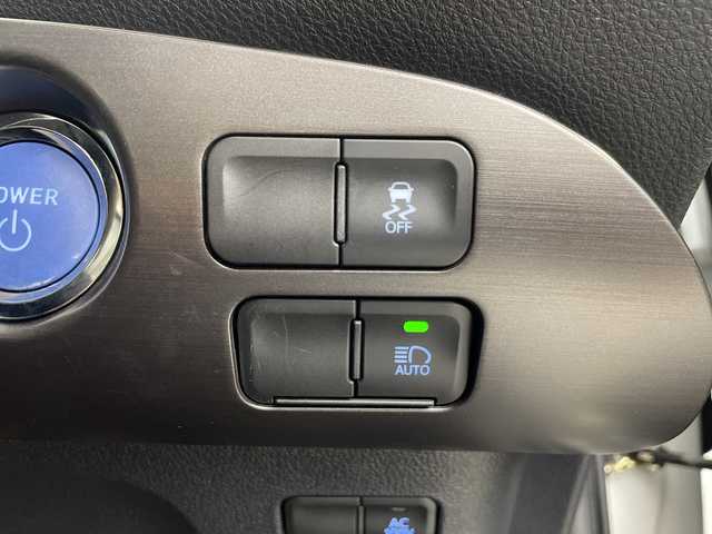 トヨタ プリウス S ツーリングセレ ブラックED 埼玉県 2022(令4)年 2.6万km プラチナホワイトパールマイカ 純正モデリスタエアロ/純正ナビ/(Bluetooth/USB/AM/FM)/地デジフルセグ/全方位カメラ/ETC2.0/AC100V/アダプティブクルーズコントロール/衝突軽減ブレーキ/車線逸脱警報/オートマチックハイビーム/クリアランスソナー/ドライブモードセレクト/運転席・助手席シートヒーター/プッシュスタート/ステアリングリモコン/ウィンカー・電動格納ミラー/フロントフォグランプ/純正ドアバイザー/純正17インチアルミホイール