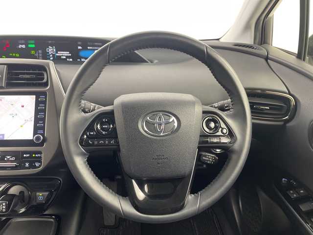 トヨタ プリウス S ツーリングセレ ブラックED 埼玉県 2022(令4)年 2.6万km プラチナホワイトパールマイカ 純正モデリスタエアロ/純正ナビ/(Bluetooth/USB/AM/FM)/地デジフルセグ/全方位カメラ/ETC2.0/AC100V/アダプティブクルーズコントロール/衝突軽減ブレーキ/車線逸脱警報/オートマチックハイビーム/クリアランスソナー/ドライブモードセレクト/運転席・助手席シートヒーター/プッシュスタート/ステアリングリモコン/ウィンカー・電動格納ミラー/フロントフォグランプ/純正ドアバイザー/純正17インチアルミホイール