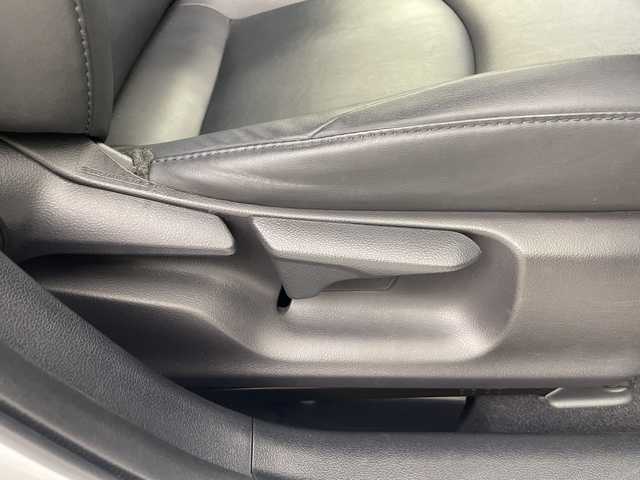 トヨタ プリウス S ツーリングセレ ブラックED 埼玉県 2022(令4)年 2.6万km プラチナホワイトパールマイカ 純正モデリスタエアロ/純正ナビ/(Bluetooth/USB/AM/FM)/地デジフルセグ/全方位カメラ/ETC2.0/AC100V/アダプティブクルーズコントロール/衝突軽減ブレーキ/車線逸脱警報/オートマチックハイビーム/クリアランスソナー/ドライブモードセレクト/運転席・助手席シートヒーター/プッシュスタート/ステアリングリモコン/ウィンカー・電動格納ミラー/フロントフォグランプ/純正ドアバイザー/純正17インチアルミホイール