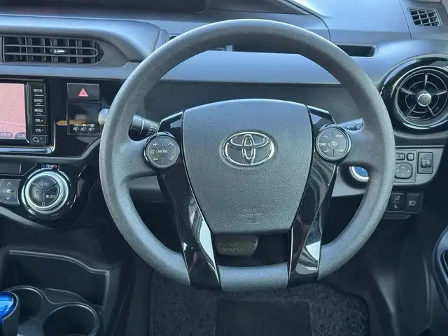 トヨタ アクア 滋賀県 2017(平29)年 8万km ライムホワイトパールクリスタルシャイン ワンオーナー/純正ナビ/　地デジ Bluetooth CD DVD SD/バックカメラ/Toyota Safety Sense C/プリクラッシュセーフティシステム/（レーザーレーダー＋単眼カメラ方式）/レーンディパーチャーアラート/オートマチックハイビーム/ドライブレコーダー/ヘッドライトレベライザー /スマートキー×2/プッシュスタート/純正フロアマット/純正ドアバイザー/