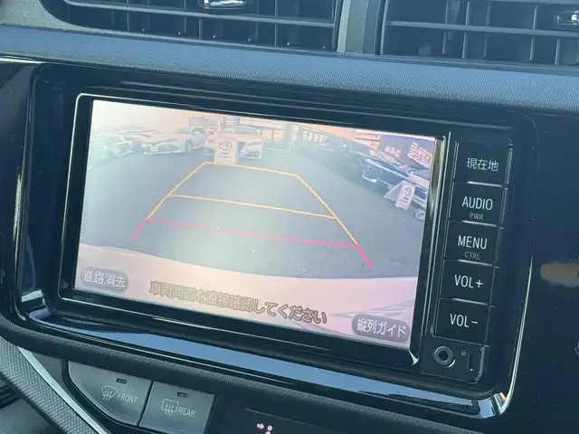 トヨタ アクア 滋賀県 2017(平29)年 8万km ライムホワイトパールクリスタルシャイン ワンオーナー/純正ナビ/　地デジ Bluetooth CD DVD SD/バックカメラ/Toyota Safety Sense C/プリクラッシュセーフティシステム/（レーザーレーダー＋単眼カメラ方式）/レーンディパーチャーアラート/オートマチックハイビーム/ドライブレコーダー/ヘッドライトレベライザー /スマートキー×2/プッシュスタート/純正フロアマット/純正ドアバイザー/