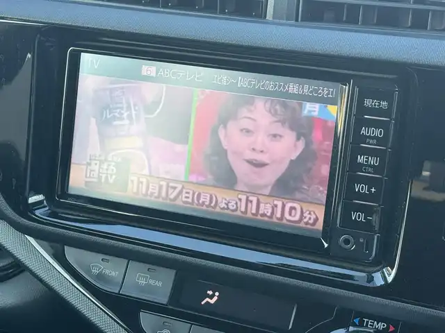 トヨタ アクア 滋賀県 2017(平29)年 8万km ライムホワイトパールクリスタルシャイン ワンオーナー/純正ナビ/　地デジ Bluetooth CD DVD SD/バックカメラ/Toyota Safety Sense C/プリクラッシュセーフティシステム/（レーザーレーダー＋単眼カメラ方式）/レーンディパーチャーアラート/オートマチックハイビーム/ドライブレコーダー/ヘッドライトレベライザー /スマートキー×2/プッシュスタート/純正フロアマット/純正ドアバイザー/