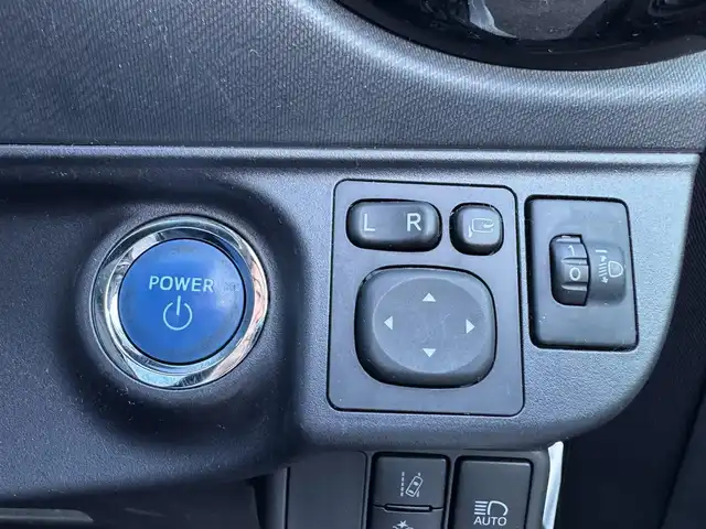 トヨタ アクア 滋賀県 2017(平29)年 8万km ライムホワイトパールクリスタルシャイン ワンオーナー/純正ナビ/　地デジ Bluetooth CD DVD SD/バックカメラ/Toyota Safety Sense C/プリクラッシュセーフティシステム/（レーザーレーダー＋単眼カメラ方式）/レーンディパーチャーアラート/オートマチックハイビーム/ドライブレコーダー/ヘッドライトレベライザー /スマートキー×2/プッシュスタート/純正フロアマット/純正ドアバイザー/