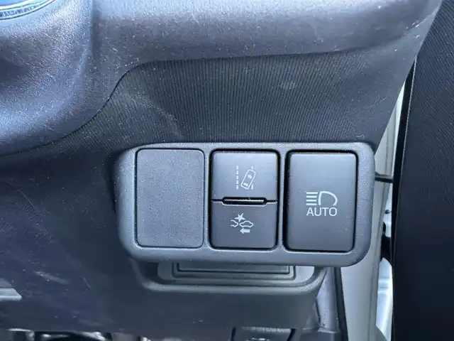 トヨタ アクア 滋賀県 2017(平29)年 8万km ライムホワイトパールクリスタルシャイン ワンオーナー/純正ナビ/　地デジ Bluetooth CD DVD SD/バックカメラ/Toyota Safety Sense C/プリクラッシュセーフティシステム/（レーザーレーダー＋単眼カメラ方式）/レーンディパーチャーアラート/オートマチックハイビーム/ドライブレコーダー/ヘッドライトレベライザー /スマートキー×2/プッシュスタート/純正フロアマット/純正ドアバイザー/