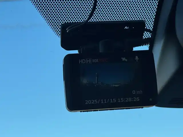 トヨタ アクア 滋賀県 2017(平29)年 8万km ライムホワイトパールクリスタルシャイン ワンオーナー/純正ナビ/　地デジ Bluetooth CD DVD SD/バックカメラ/Toyota Safety Sense C/プリクラッシュセーフティシステム/（レーザーレーダー＋単眼カメラ方式）/レーンディパーチャーアラート/オートマチックハイビーム/ドライブレコーダー/ヘッドライトレベライザー /スマートキー×2/プッシュスタート/純正フロアマット/純正ドアバイザー/