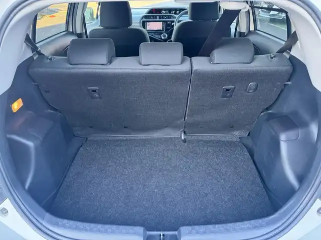 トヨタ アクア 滋賀県 2017(平29)年 8万km ライムホワイトパールクリスタルシャイン ワンオーナー/純正ナビ/　地デジ Bluetooth CD DVD SD/バックカメラ/Toyota Safety Sense C/プリクラッシュセーフティシステム/（レーザーレーダー＋単眼カメラ方式）/レーンディパーチャーアラート/オートマチックハイビーム/ドライブレコーダー/ヘッドライトレベライザー /スマートキー×2/プッシュスタート/純正フロアマット/純正ドアバイザー/