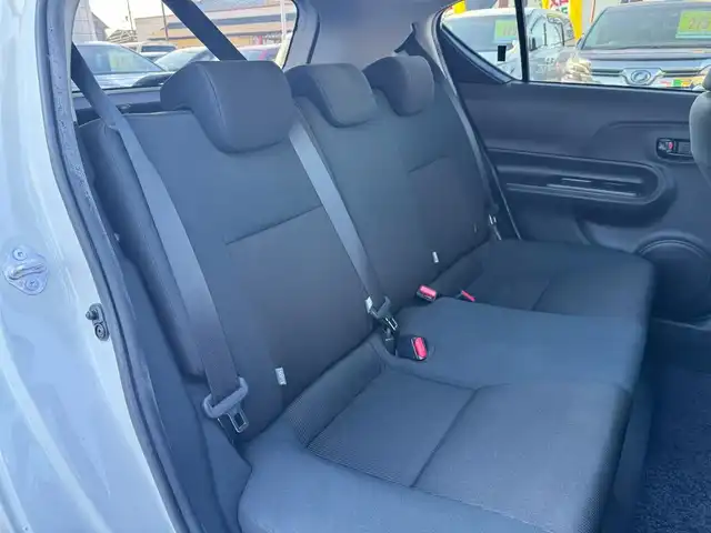 トヨタ アクア 滋賀県 2017(平29)年 8万km ライムホワイトパールクリスタルシャイン ワンオーナー/純正ナビ/　地デジ Bluetooth CD DVD SD/バックカメラ/Toyota Safety Sense C/プリクラッシュセーフティシステム/（レーザーレーダー＋単眼カメラ方式）/レーンディパーチャーアラート/オートマチックハイビーム/ドライブレコーダー/ヘッドライトレベライザー /スマートキー×2/プッシュスタート/純正フロアマット/純正ドアバイザー/