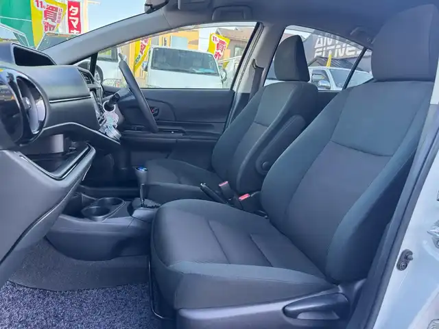 トヨタ アクア 滋賀県 2017(平29)年 8万km ライムホワイトパールクリスタルシャイン ワンオーナー/純正ナビ/　地デジ Bluetooth CD DVD SD/バックカメラ/Toyota Safety Sense C/プリクラッシュセーフティシステム/（レーザーレーダー＋単眼カメラ方式）/レーンディパーチャーアラート/オートマチックハイビーム/ドライブレコーダー/ヘッドライトレベライザー /スマートキー×2/プッシュスタート/純正フロアマット/純正ドアバイザー/