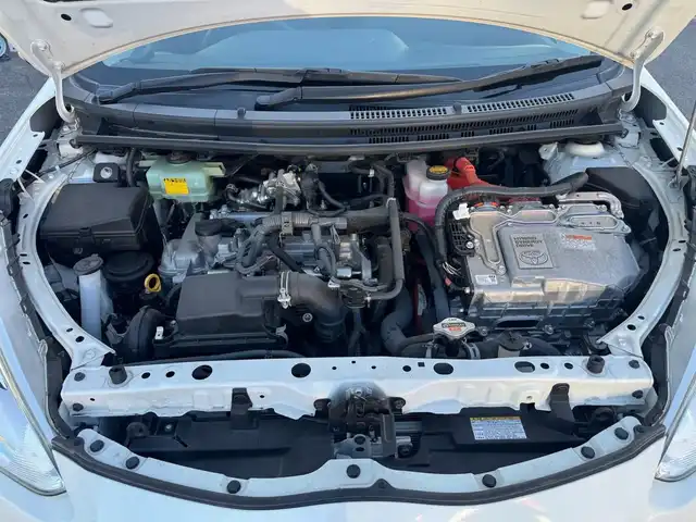 トヨタ アクア 滋賀県 2017(平29)年 8万km ライムホワイトパールクリスタルシャイン ワンオーナー/純正ナビ/　地デジ Bluetooth CD DVD SD/バックカメラ/Toyota Safety Sense C/プリクラッシュセーフティシステム/（レーザーレーダー＋単眼カメラ方式）/レーンディパーチャーアラート/オートマチックハイビーム/ドライブレコーダー/ヘッドライトレベライザー /スマートキー×2/プッシュスタート/純正フロアマット/純正ドアバイザー/