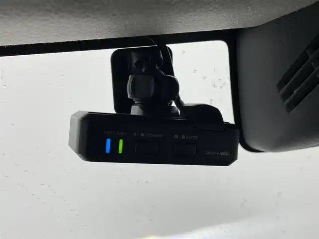 スズキ ジムニー シエラ JC 埼玉県 2023(令5)年 0.7万km ピュアホワイトP 社外９型ナビ　/ＭＴ車　/４ＷＤ　/スズキセーフティーサポート　/衝突軽減　/車線抑制　/ステアリングスイッチ　/ドライブレコーダー　/ＥＴＣ　/ＬＥＤヘッドライト　/フォグライト　/オートライト　/純正ＡＷ　