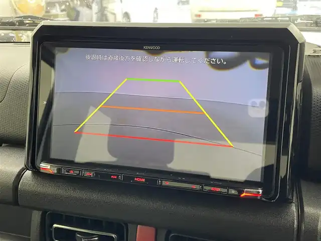 スズキ ジムニー シエラ JC 埼玉県 2023(令5)年 0.7万km ピュアホワイトP 社外９型ナビ　/ＭＴ車　/４ＷＤ　/スズキセーフティーサポート　/衝突軽減　/車線抑制　/ステアリングスイッチ　/ドライブレコーダー　/ＥＴＣ　/ＬＥＤヘッドライト　/フォグライト　/オートライト　/純正ＡＷ　