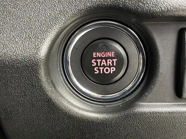 スズキ ジムニー シエラ JC 埼玉県 2023(令5)年 0.7万km ピュアホワイトP 社外９型ナビ　/ＭＴ車　/４ＷＤ　/スズキセーフティーサポート　/衝突軽減　/車線抑制　/ステアリングスイッチ　/ドライブレコーダー　/ＥＴＣ　/ＬＥＤヘッドライト　/フォグライト　/オートライト　/純正ＡＷ　