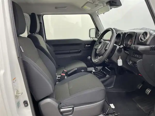 スズキ ジムニー シエラ JC 埼玉県 2023(令5)年 0.7万km ピュアホワイトP 社外９型ナビ　/ＭＴ車　/４ＷＤ　/スズキセーフティーサポート　/衝突軽減　/車線抑制　/ステアリングスイッチ　/ドライブレコーダー　/ＥＴＣ　/ＬＥＤヘッドライト　/フォグライト　/オートライト　/純正ＡＷ　