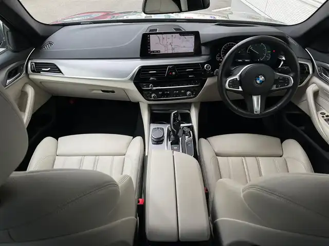 ＢＭＷ ５２３ｄ xDrive Mスピリット 山梨県 2020(令2)年 2.6万km ガンＭ ハイライン/白革/インテリジェントS/純正HDDナビ/フルセグTV/全周囲カメラ/アンビエントL/Pシート/４Zシートヒーター/前後ドラレコ/アダプティブLED/Aハイビーム/保証書/記録簿/スペアキー/HUD