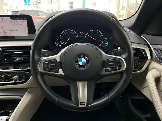ＢＭＷ ５２３ｄ xDrive Mスピリット 山梨県 2020(令2)年 2.6万km ガンＭ ハイライン/白革/インテリジェントS/純正HDDナビ/フルセグTV/全周囲カメラ/アンビエントL/Pシート/４Zシートヒーター/前後ドラレコ/アダプティブLED/Aハイビーム/保証書/記録簿/スペアキー/HUD